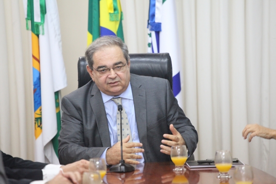 Prefeito sanciona leis a favor da mulher, criança, adolescente e idoso