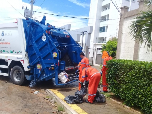 Urbana distribui 2 mil máscaras a funcionários e alerta sobre descarte de EPIs