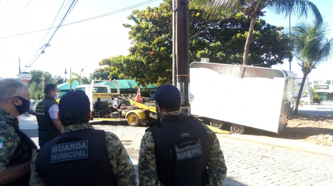 Semurb apreende trailer em área pública e autua condomínios por lançamento de esgotos 