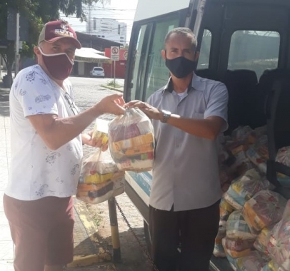  Semtas continua entrega de kits alimentares e de higiene para idosos