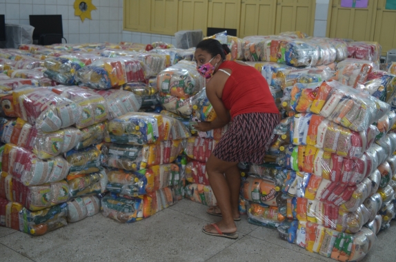 Prefeitura do Natal já entregou cestas básicas para 55% dos alunos da rede municipal 