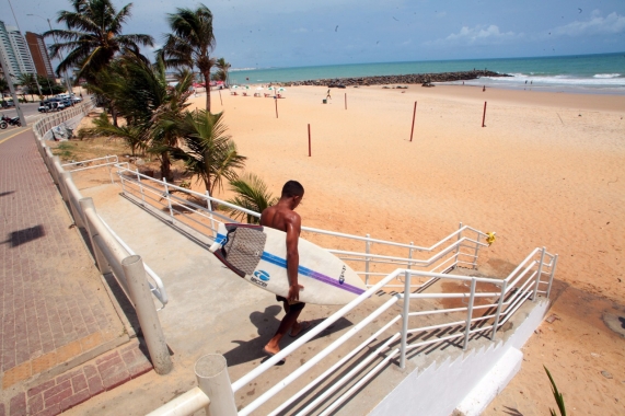 Prefeitura amplia acessibilidade às praias urbanas
