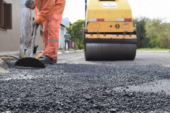 Operação tapa buracos: Lagoa Nova e Quintas recebem aplicação de asfalto nesta quinta-feira