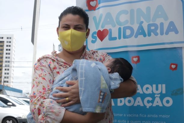 Lactantes com bebê de até seis meses podem se vacinar contra Covid a partir desta sexta (11)