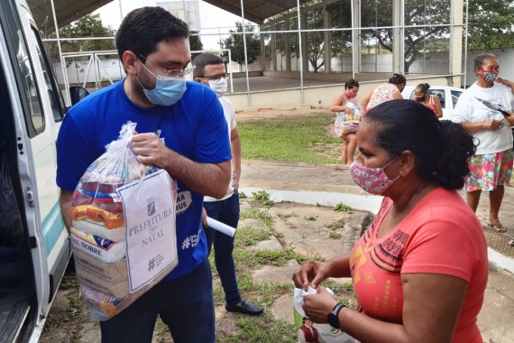  Cerca de 1.100 famílias foram atendidas com cestas básicas esta semana