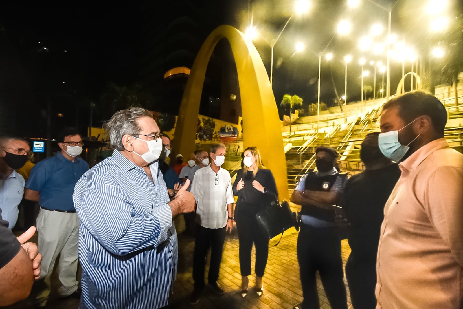 Prefeito Álvaro Dias entrega iluminação moderna da Alameda da Escadaria de Mãe Luiza
