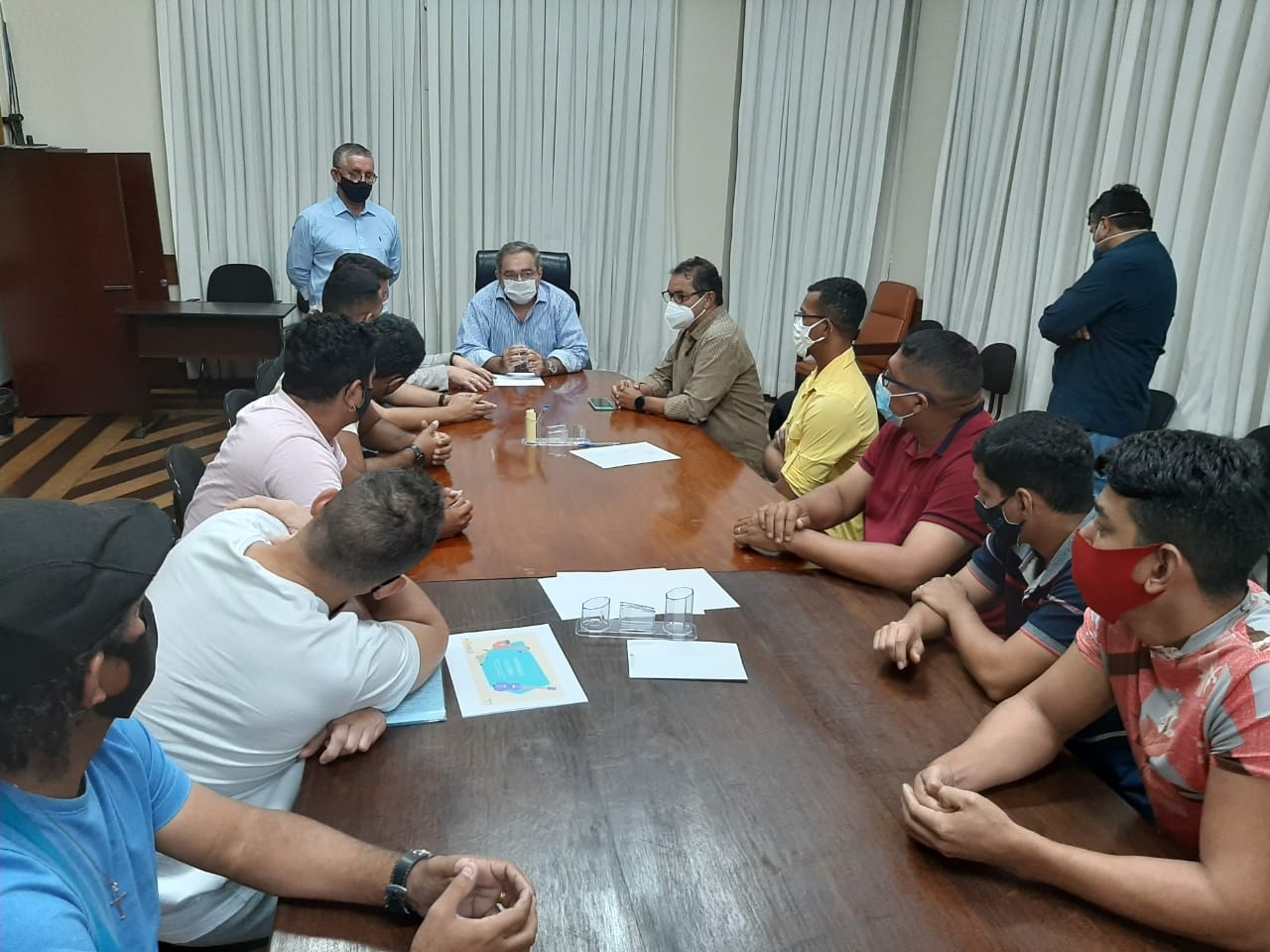 Prefeito Álvaro Dias recebe integrantes da banda de Música Severino Cordeiro