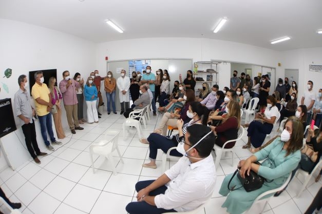 Álvaro Dias entrega novos leitos de internação no CAPS AD na zona norte