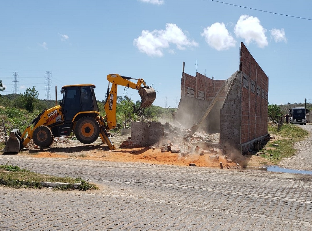 Semurb promove a desocupação de uma área pública no Planalto