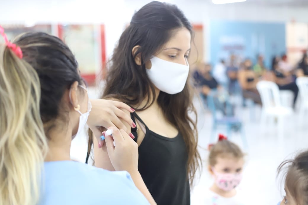 Natal vacina adolescentes de 15 anos com deficiência permanente ou comorbidade