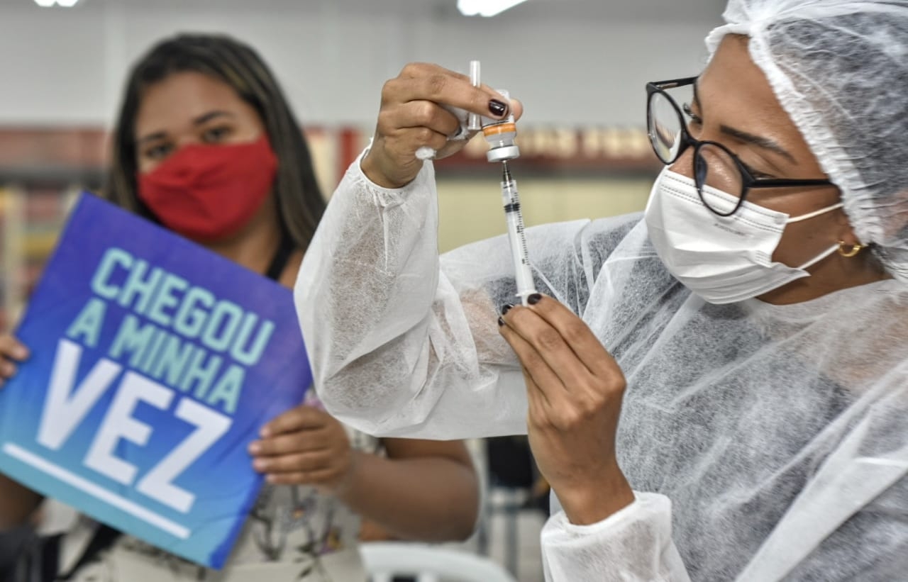Natal inicia vacinação de adolescentes de 12 anos com deficiência permanente ou comorbidade