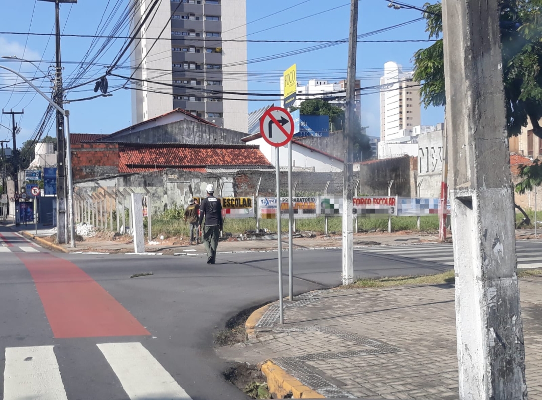 Cerca de 150 faixas e placas irregulares são removidas pela Semurb no fim de semana
