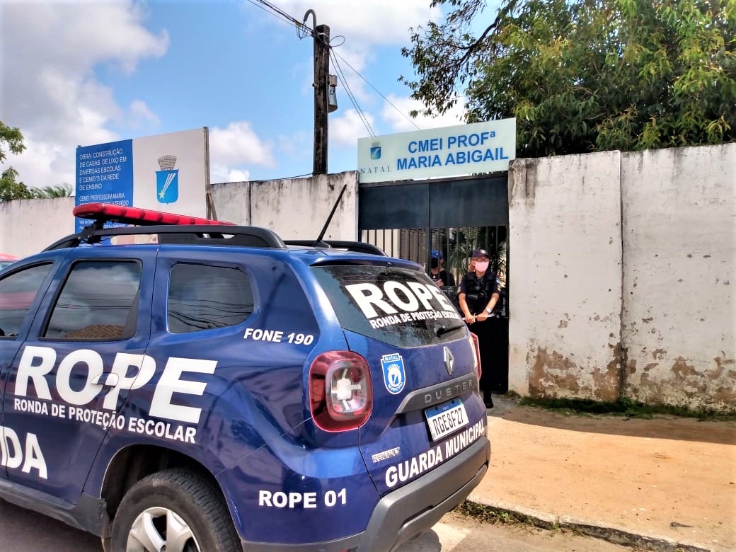 Escolas municipais em aulas presenciais recebem reforço da Guarda na segurança 