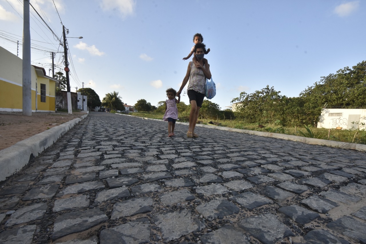 Moradores do Planalto recebem ruas drenadas e pavimentadas