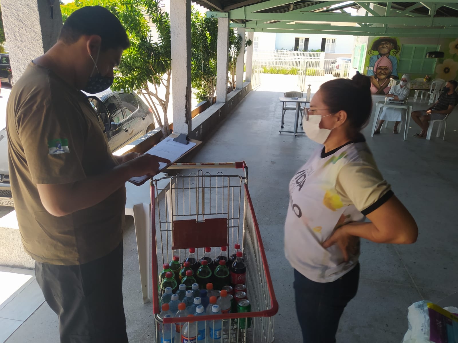 Mercadoria apreendida em Ponta Negra é doada para instituição de caridade