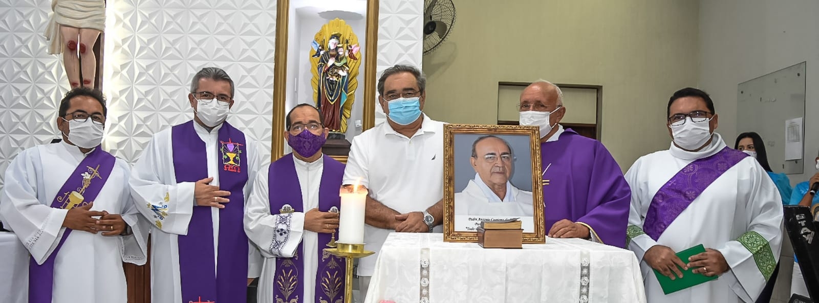 Prefeito de Natal participa da missa de 30º dia de Padre Antônio Cassiano