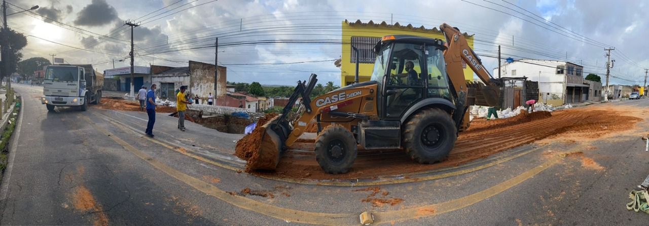 Prefeitura executa reparos em vias da zona oeste e itinerários de linhas de ônibus são alterados