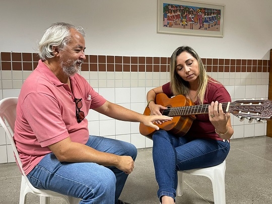 Estão abertas inscrições para o projeto “Violão, música e qualidade de vida” no Cemure