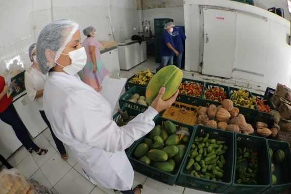 Programa Banco de Alimentos arrecada mais de uma tonelada no primeiro mês de operação