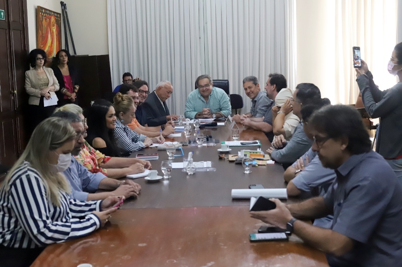 Projeto de reforma da capela da Casa da Criança é apresentado ao prefeito