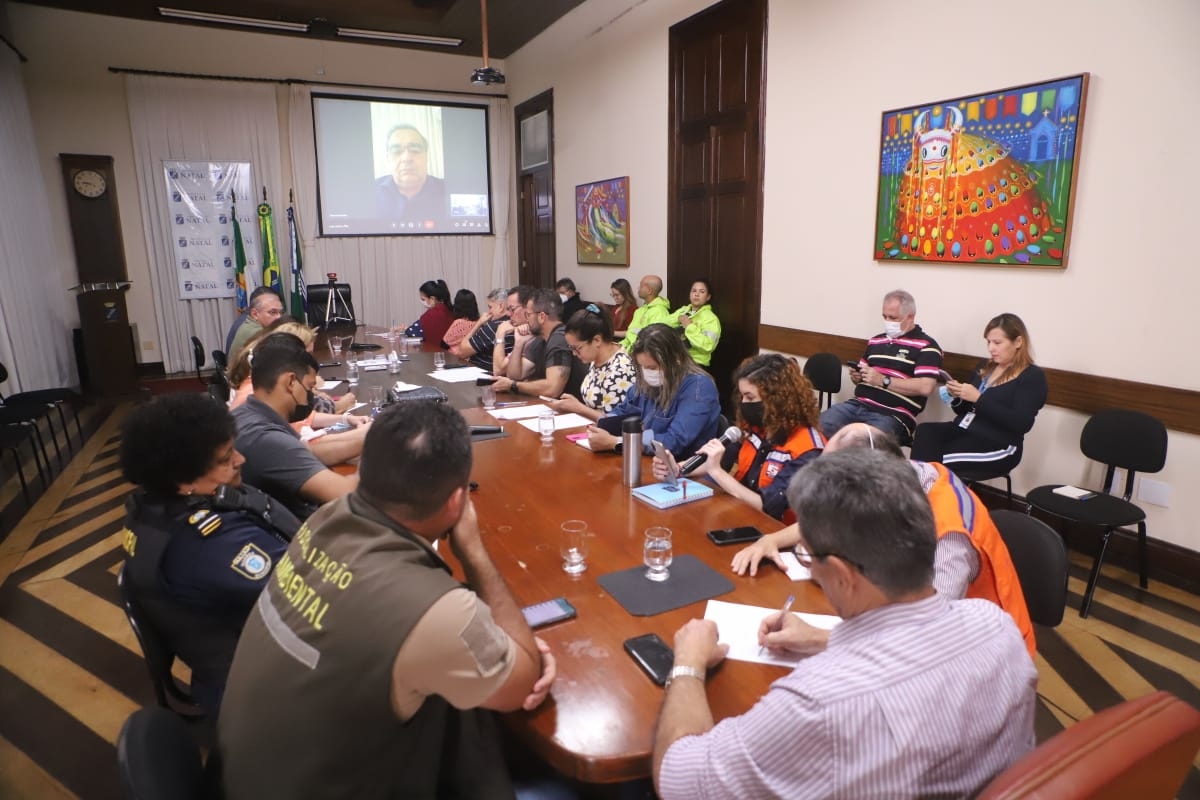 Prefeitura de Natal faz reunião de emergência para definir ações de defesa às chuvas intensas