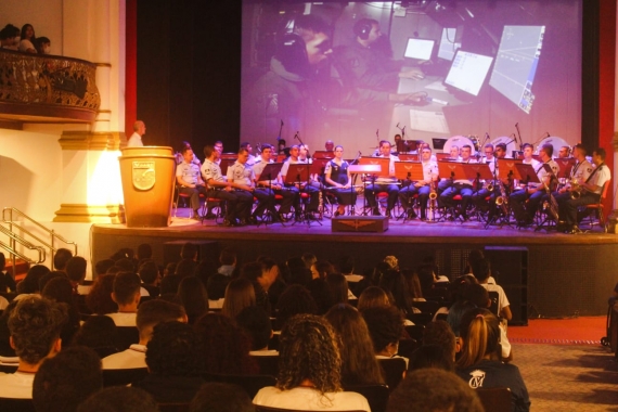 Alunos da Rede Municipal participam de concerto no Teatro Alberto Maranhão