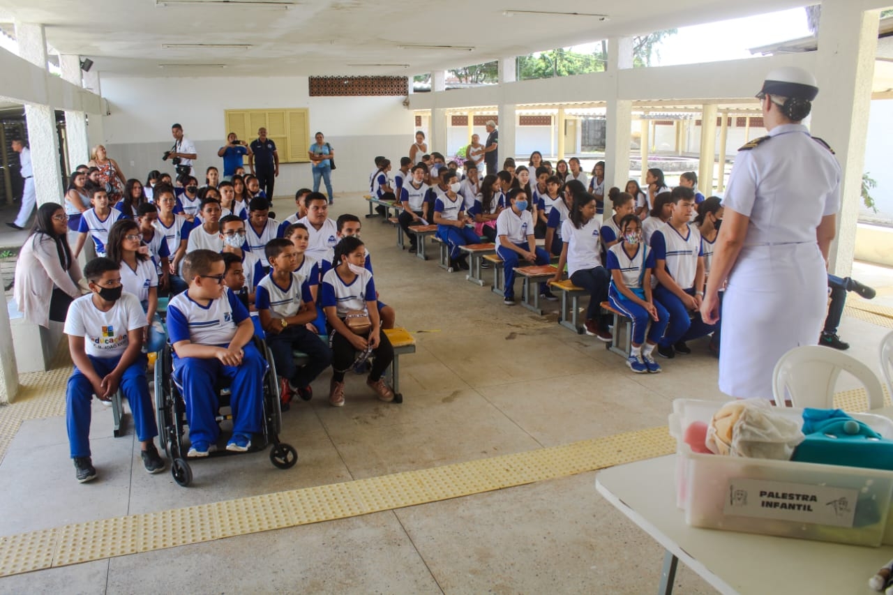 Estudantes da Escola M. João XXIII comemoram o Dia do Estudante com ação social
