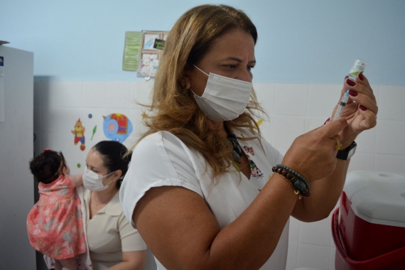 Natal inicia vacinação contra a Covid-19 com o imunizante Pfizer Baby
