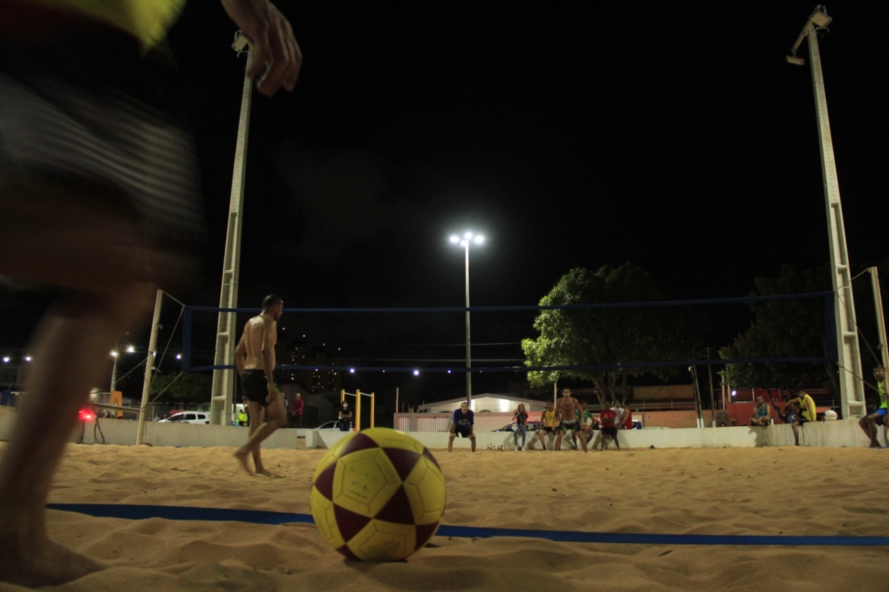 Moradores de Monte Belo recebem equipamentos esportivos revitalizados  