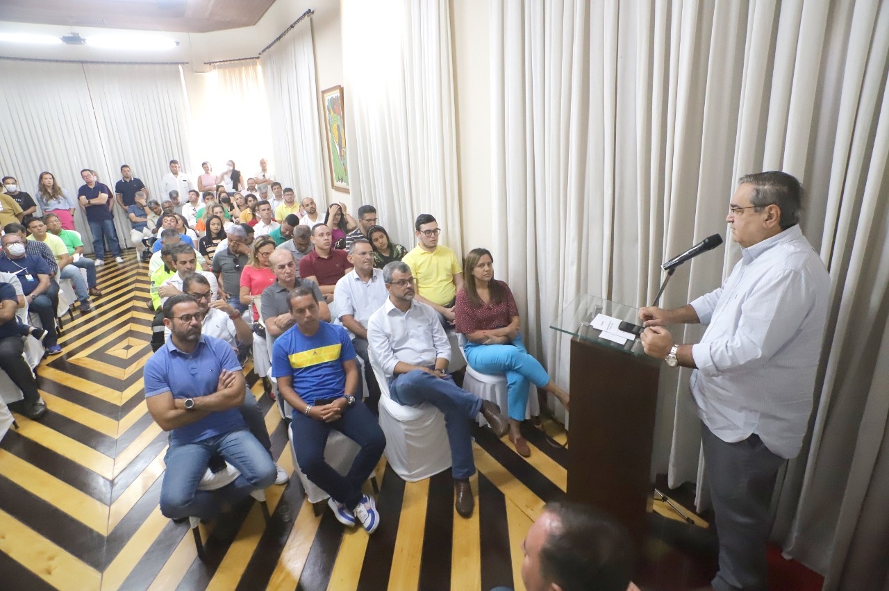 Assinada a ordem de serviço para cobertura de quadra poliesportiva no Bairro das Quintas