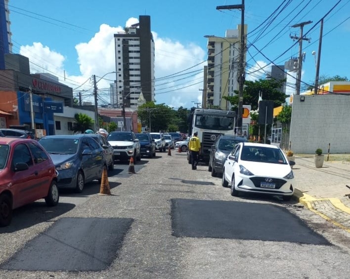 Cidade Alta e Felipe Camarão recebem serviços da operação tapa buraco nesta sexta-feira 