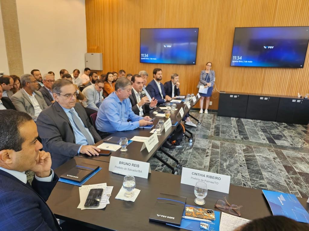 Álvaro Dias discute transporte e mobilidade urbana em encontro da FNP