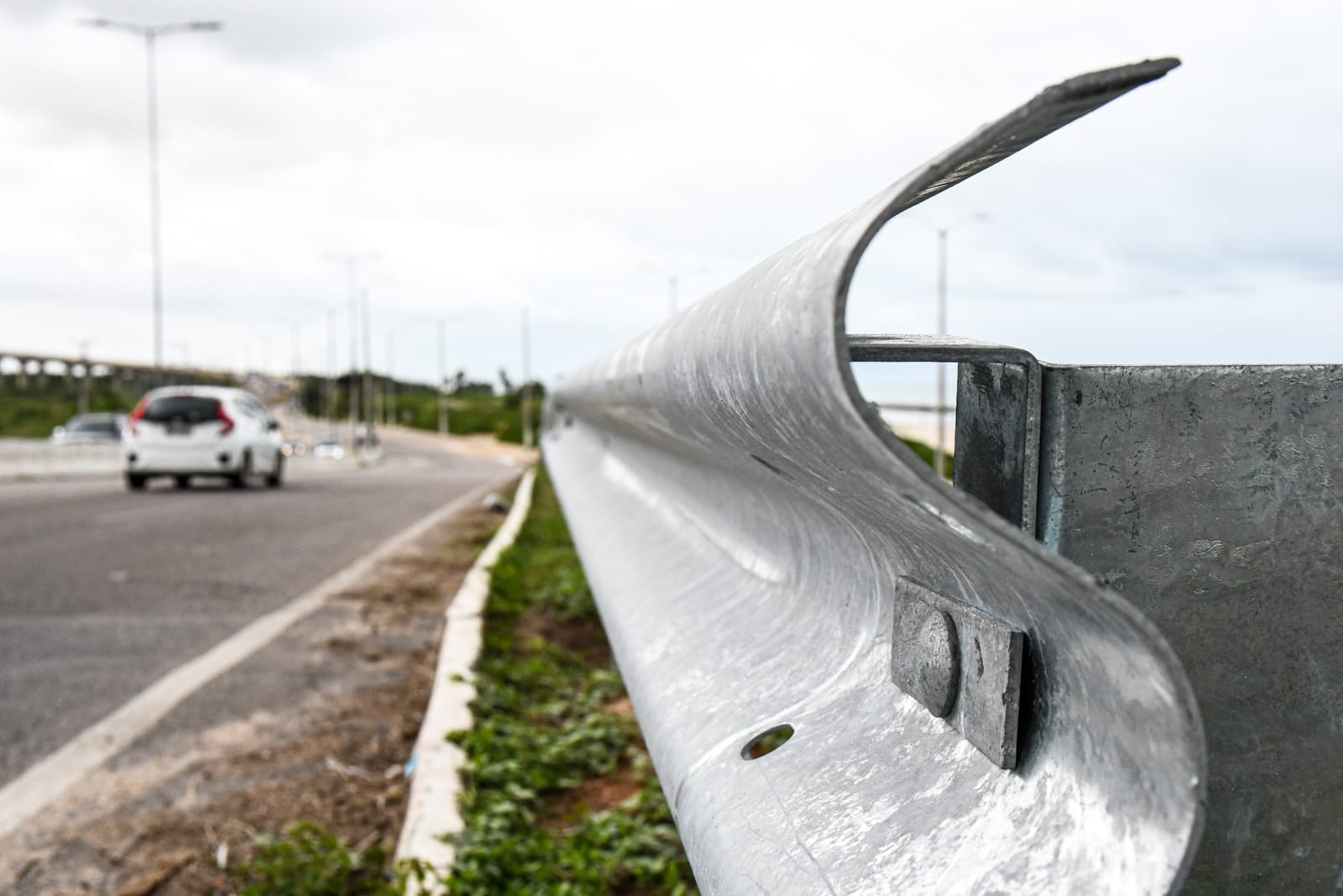 Viaduto de Santo Reis tem defensa de proteção substituída