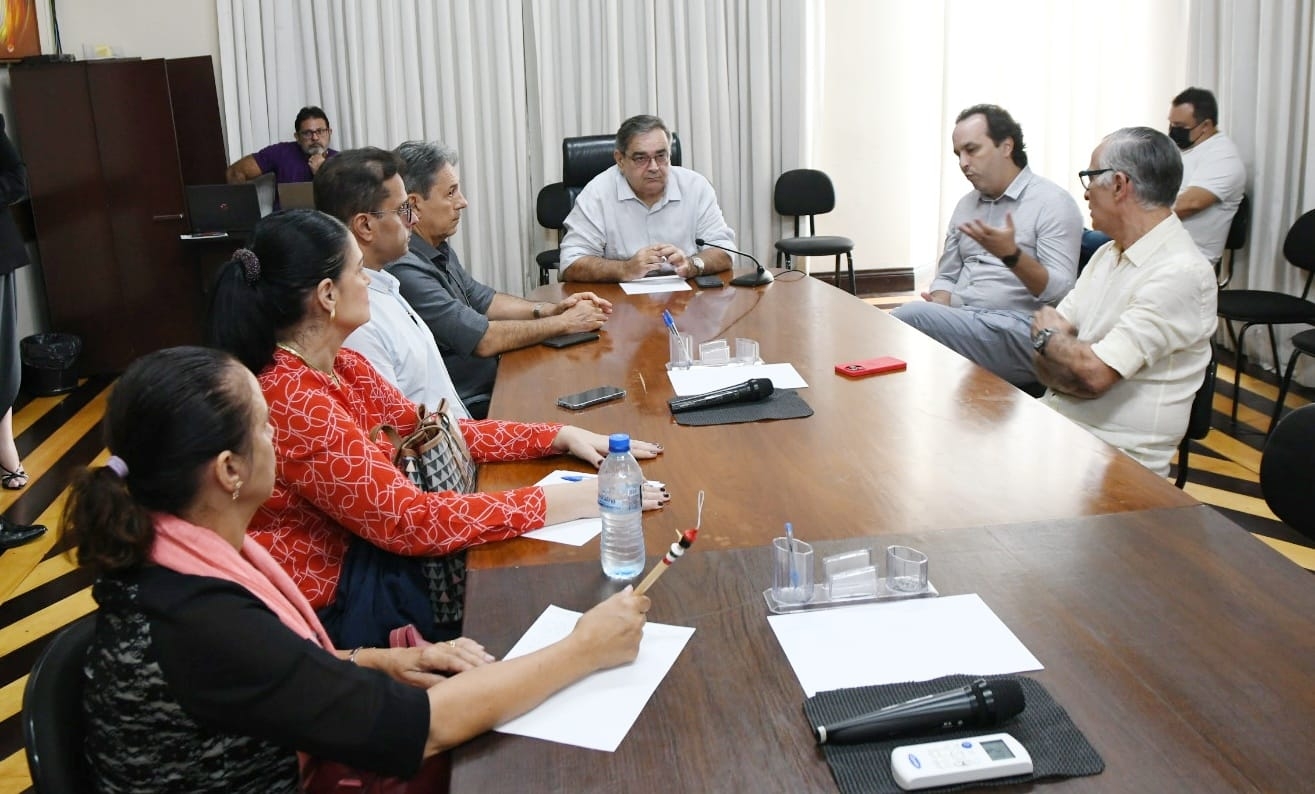 Prefeito Álvaro Dias recebe representante do Instituto Alicerce