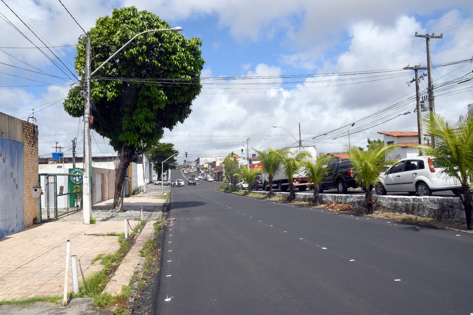 Obras de requalificação asfáltica na Interventor Mário Câmara trazem melhorias para a Zona Oeste
