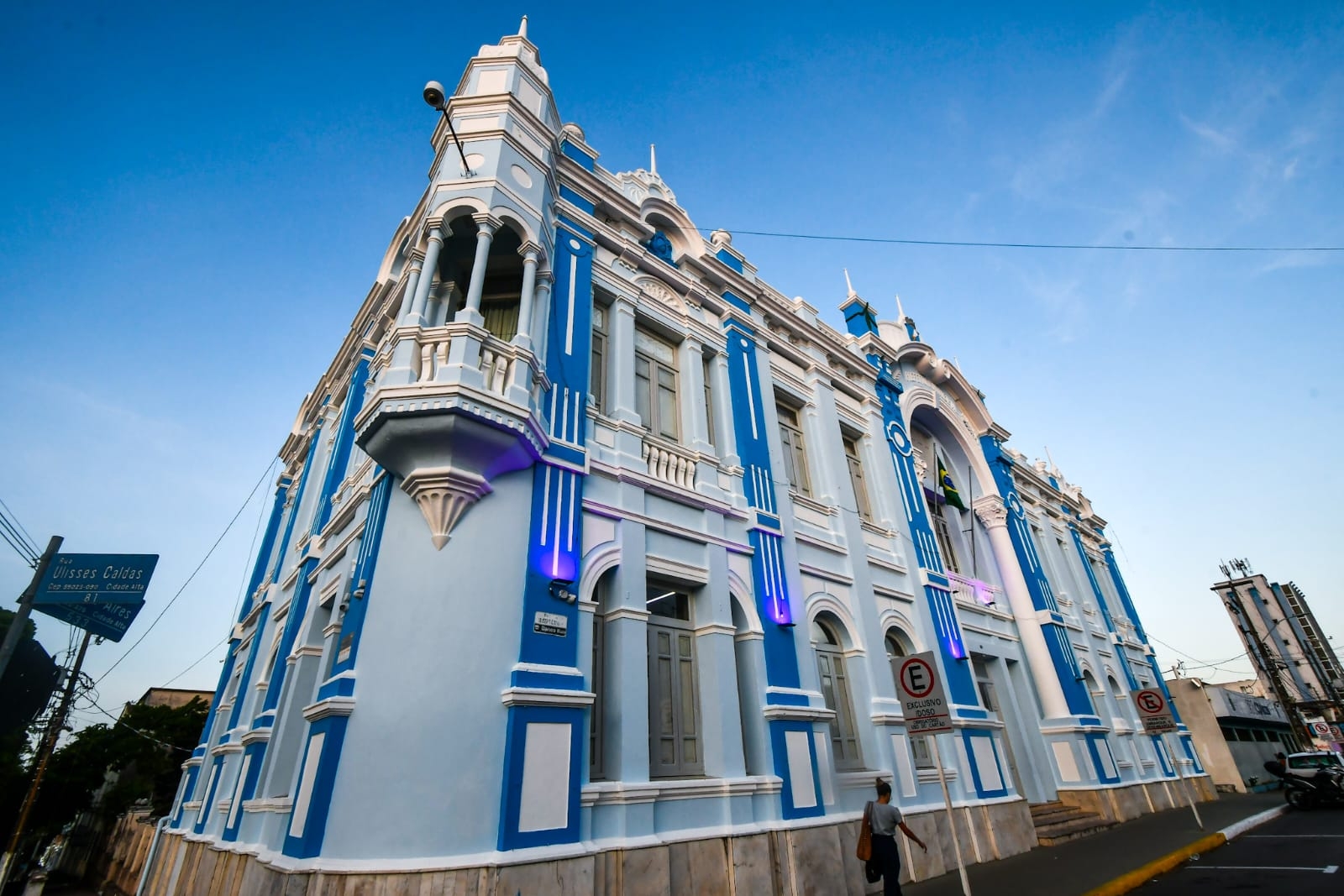 Prefeito assina ordem de serviço para obras no bairro de Pirangi