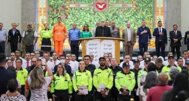 Igreja Universal homenageia as forças de segurança em Natal 