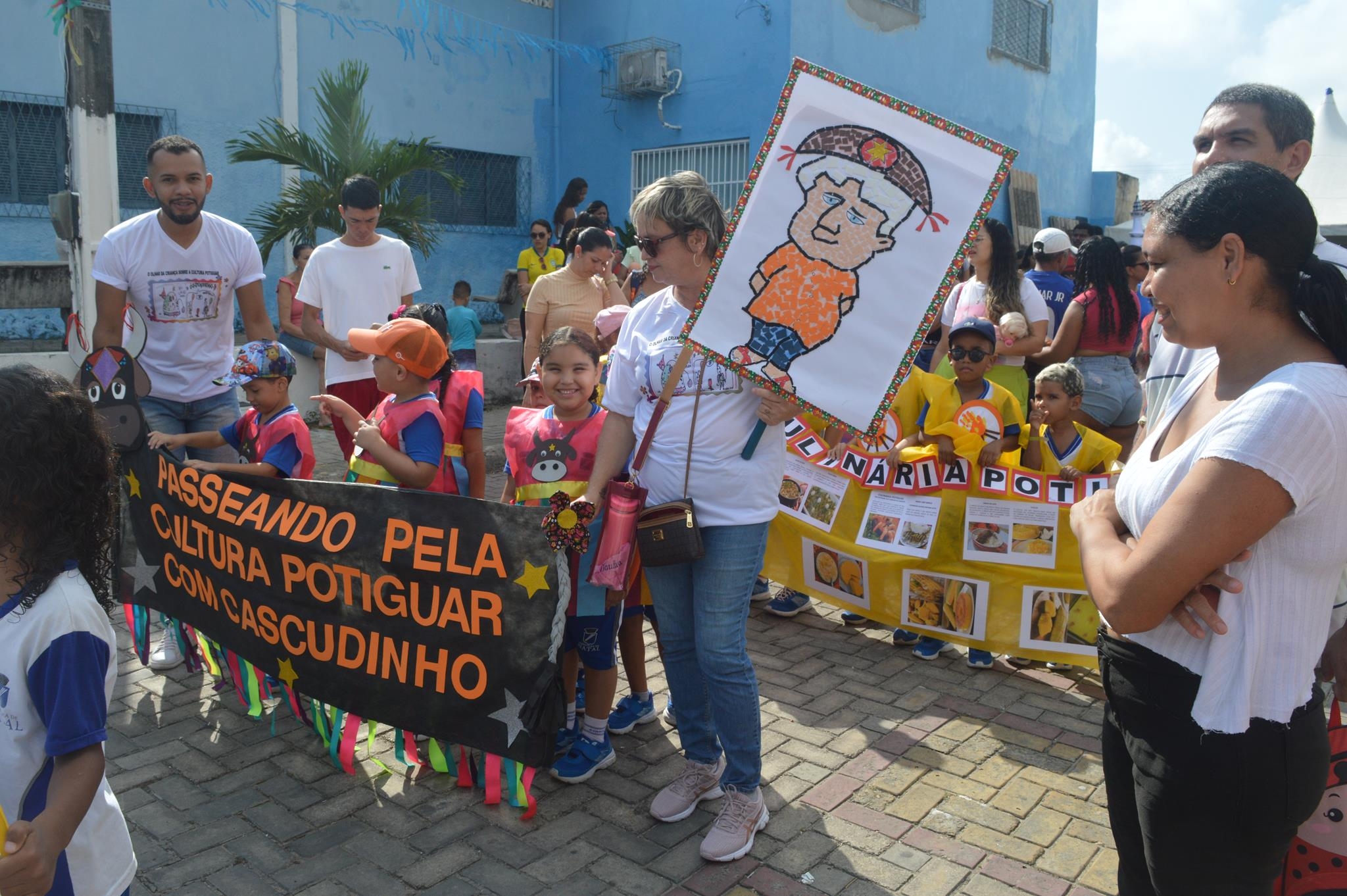 Desfile Cívico reúne estudantes da Rede Municipal em Mãe Luiza