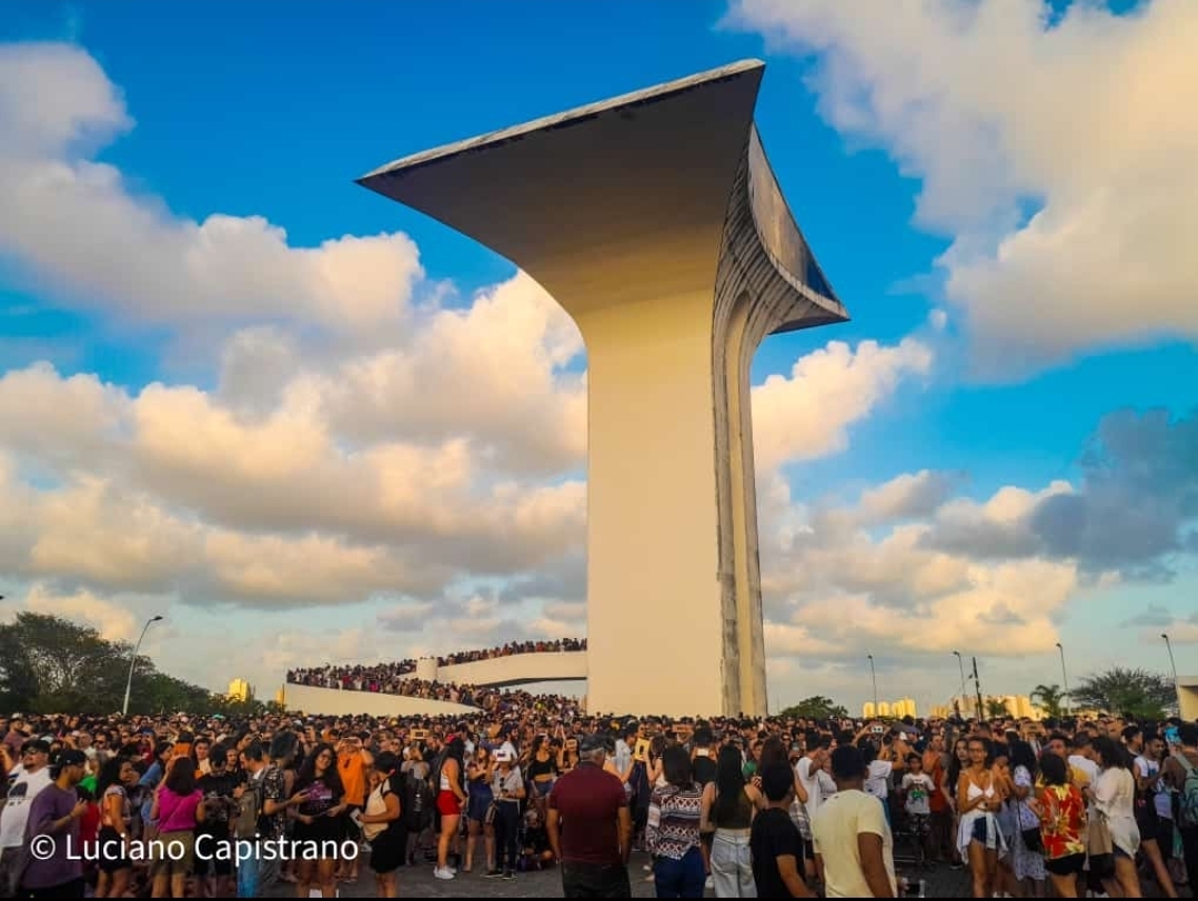 Eclipse Solar leva milhares de pessoas ao Parque da Cidade