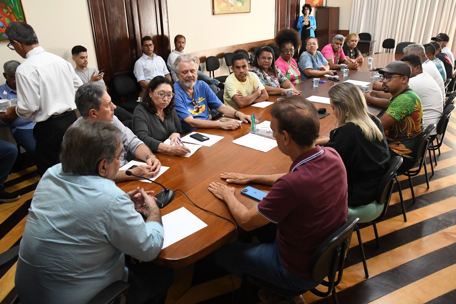 Prefeito e carnavalescos discutem Carnaval 2024 