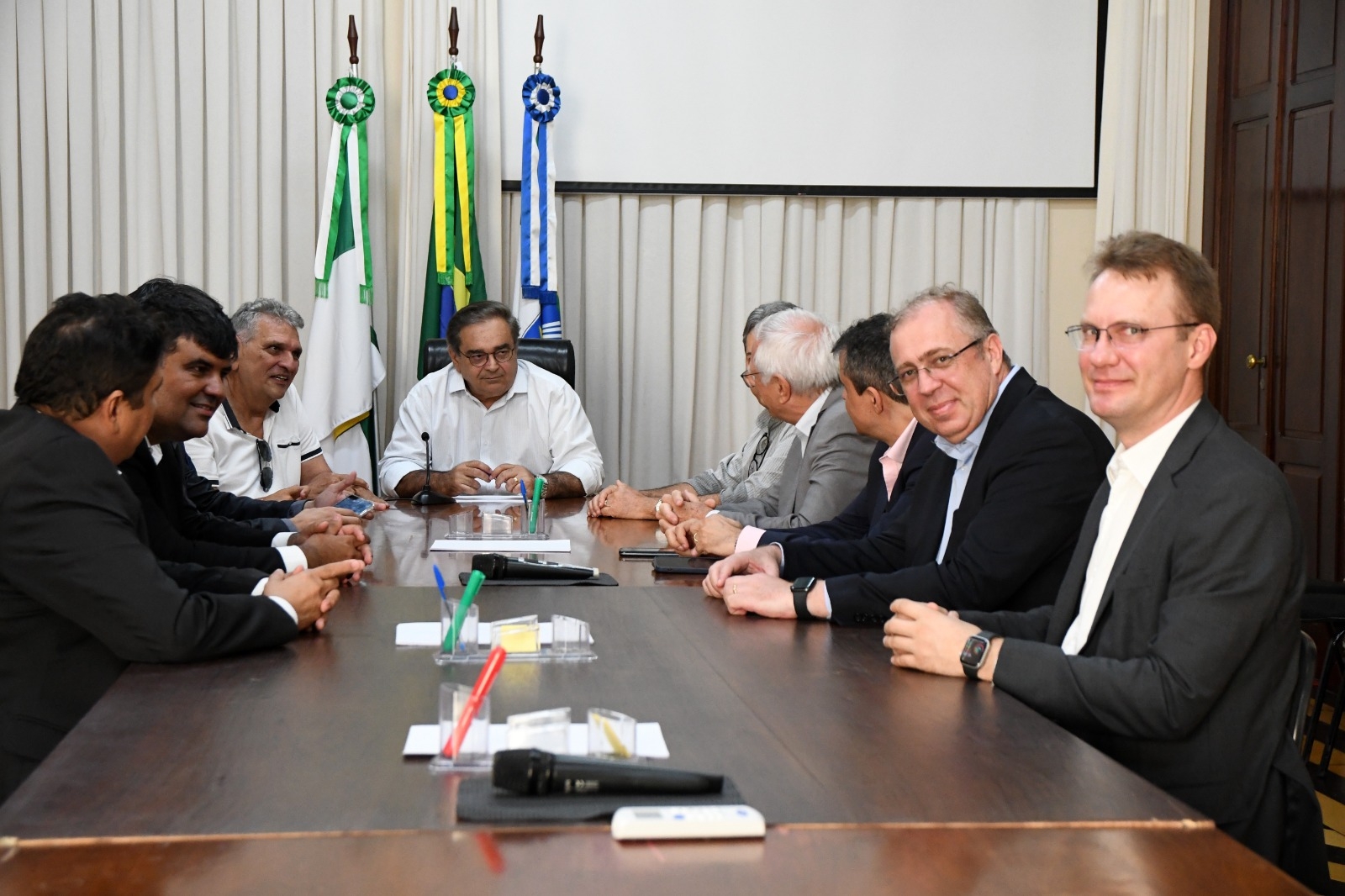  Prefeito recebe o vice-presidente de Governo do Banco do Brasil