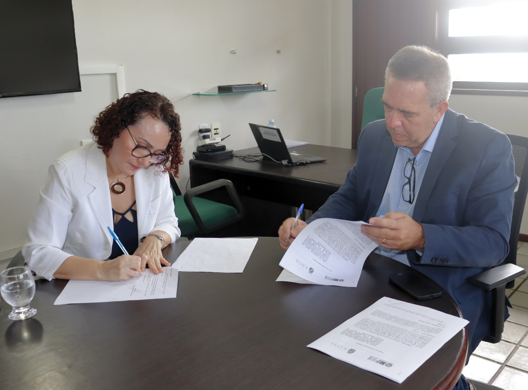 SMS Natal e MPRN assinam termo de cooperação para Projeto Abastece SUS