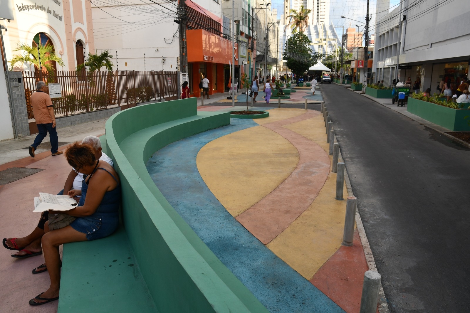 Álvaro Dias entrega trecho da reurbanização da Rua João Pessoa