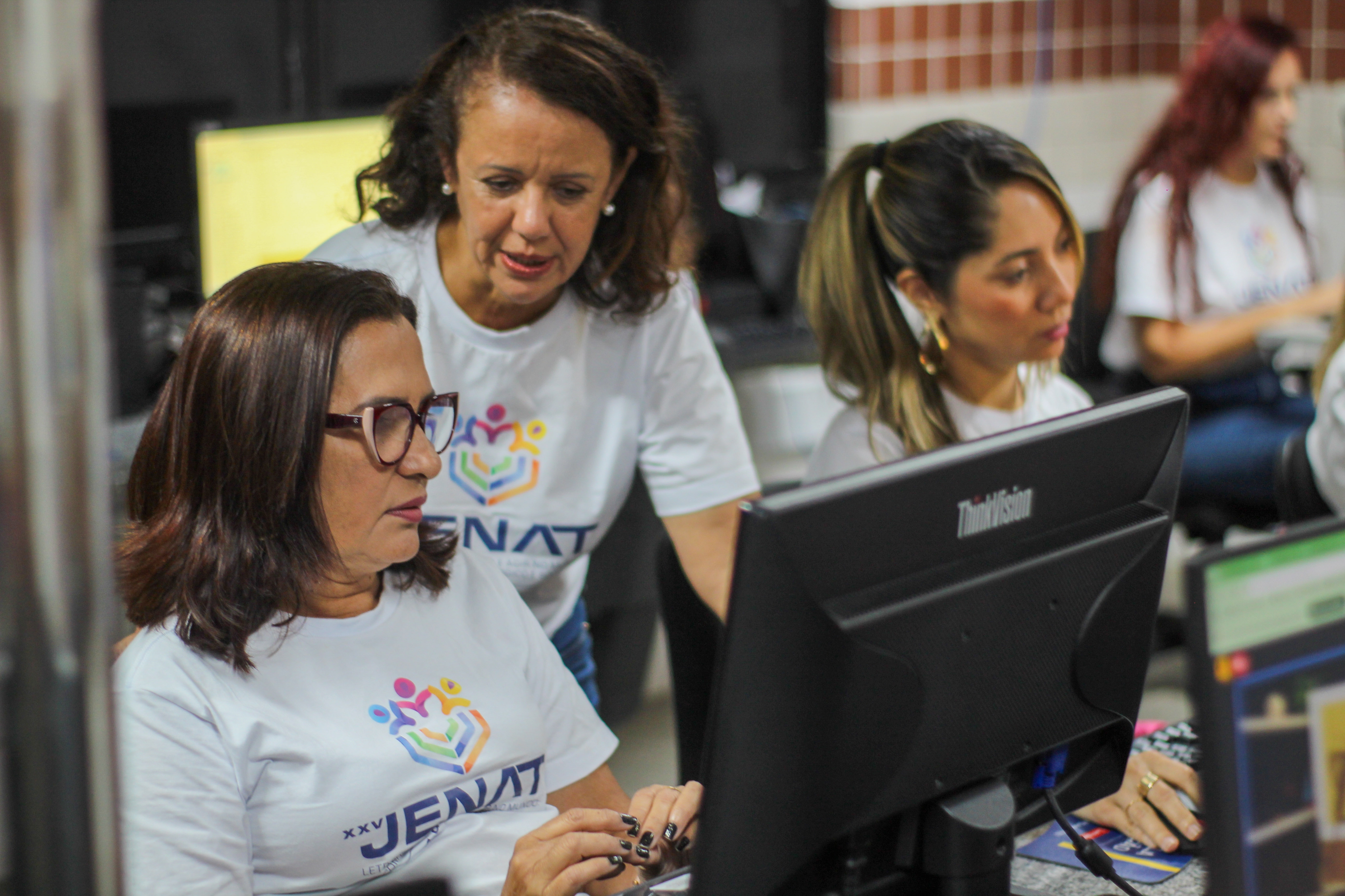Professores participam de minicursos e relatos de experiências no 2° dia da Jenat