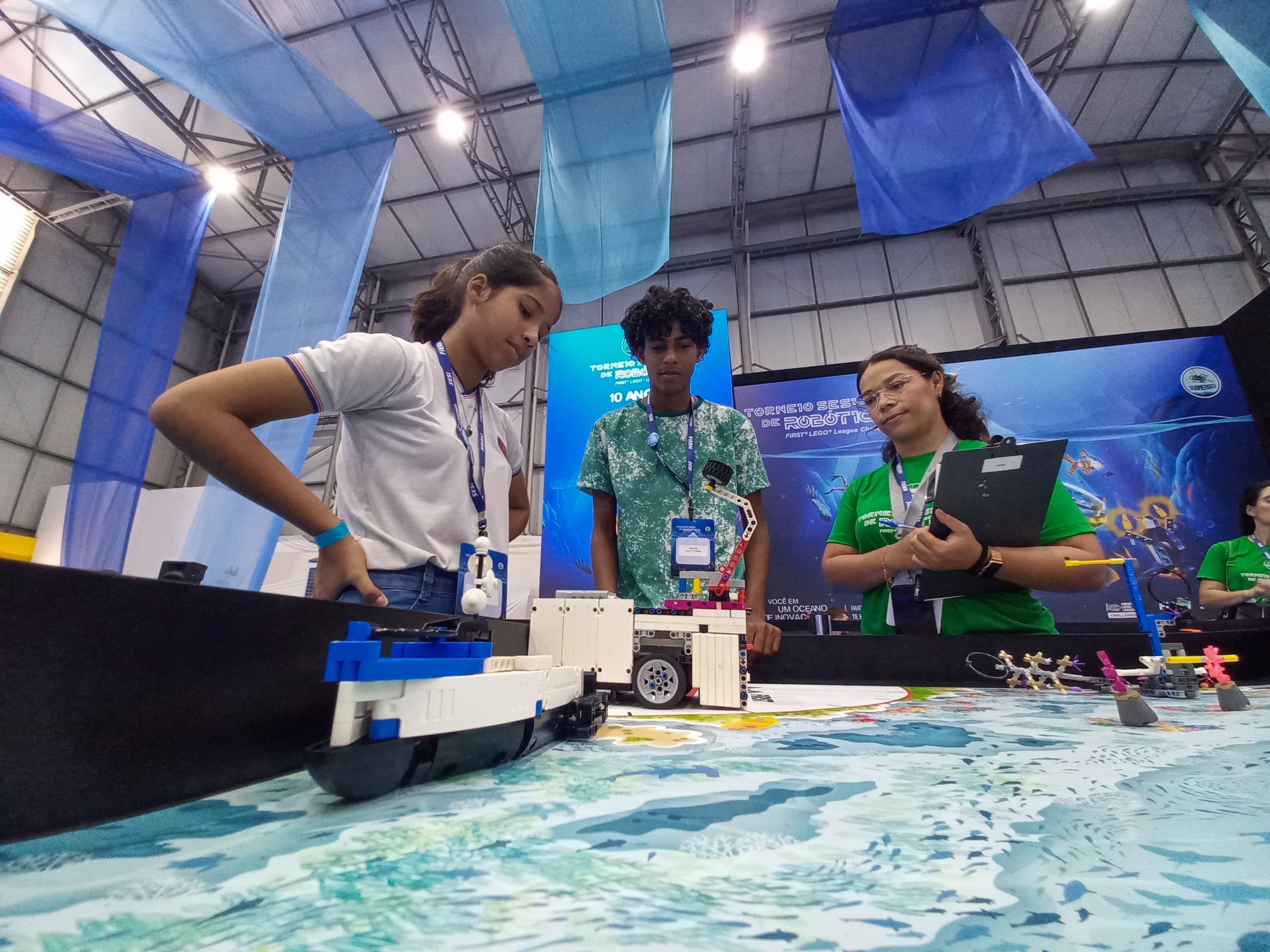 Escola Municipal 4° Centenário participa do 10º Torneio de Robótica “First Lego League” (FLL)