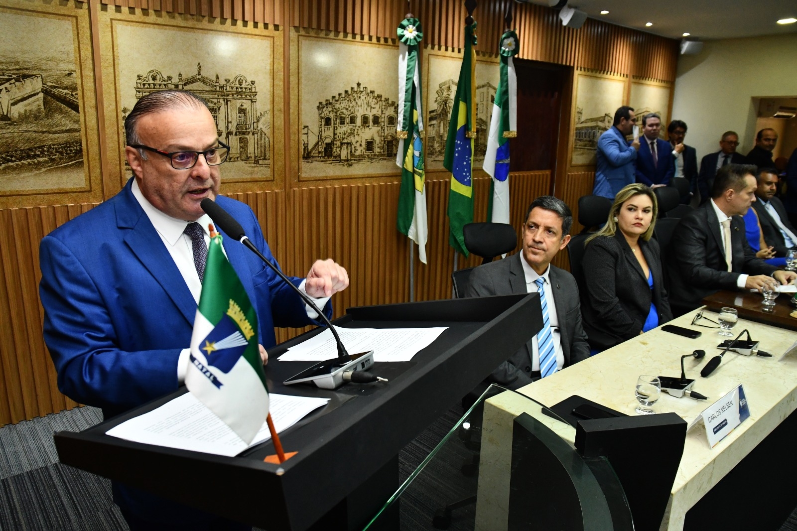 Prefeito Paulinho Freire enumera ações e enfatiza fila zero de matrículas em mensagem anual à CMN