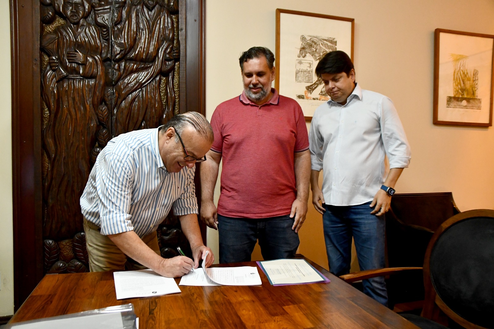 Prefeitura assina contrato para execução do serviço de limpeza mecanizada da praia de Ponta Negra