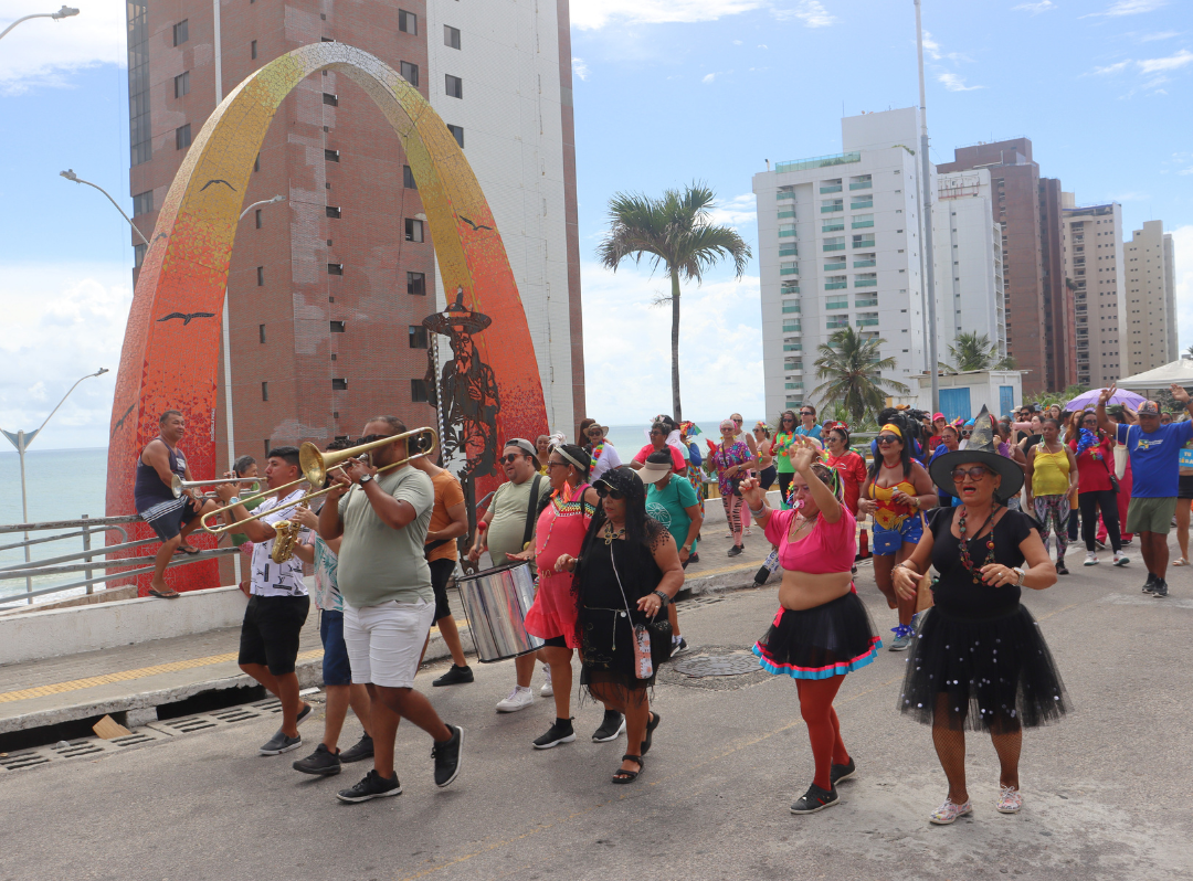Carnacida leva festa e educação em saúde para a população do bairro de Mãe Luiza 