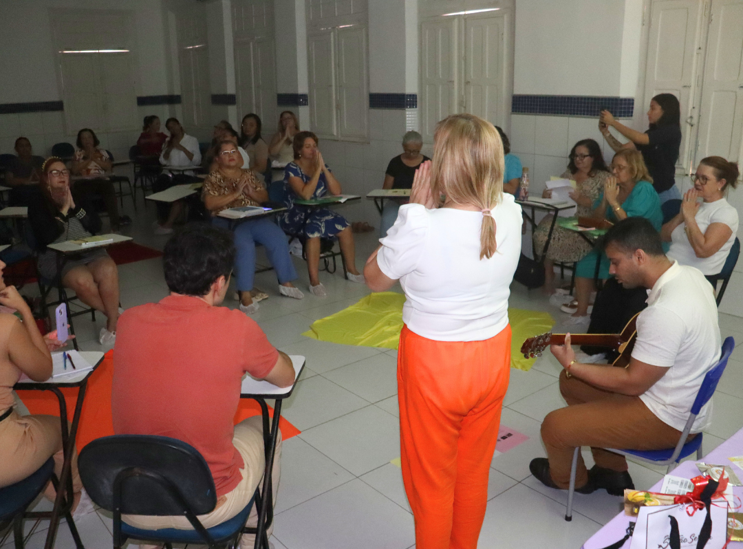 Meditação com óleos essenciais marca terceiro encontro da capacitação das PICS