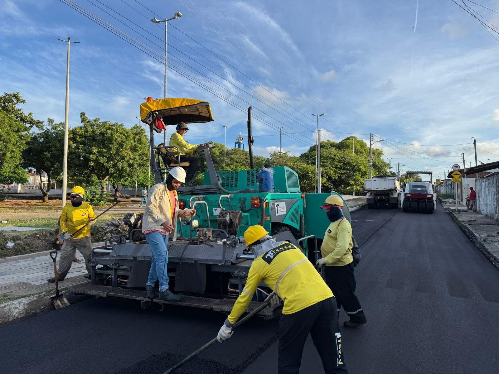Ruas do entorno do complexo Nossa Senhora de Fátima recebem asfalto novo